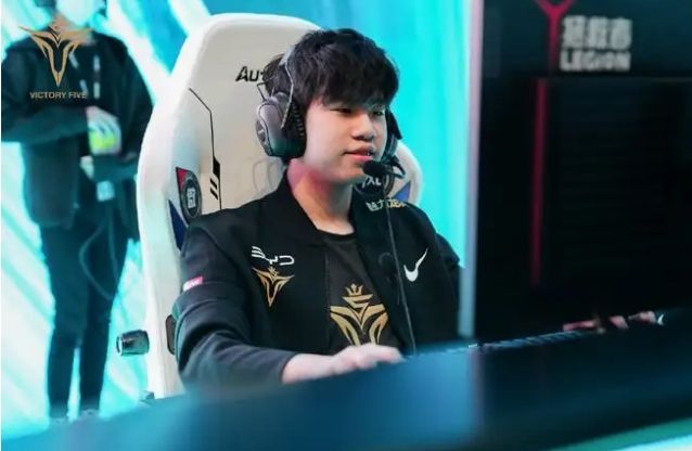 面则延续了 面则延续了