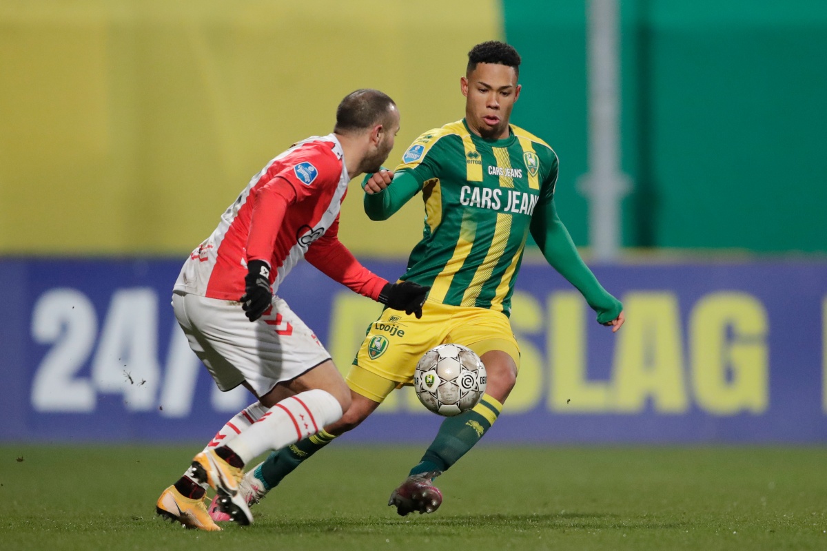 中场与后防 中场与后防